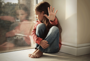 Child showing signs of bipolar disorder in children